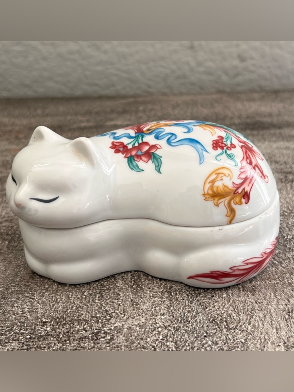 Vintage Elizabeth Arden Porcelain Sleeping Cat Floral Trinket Japan